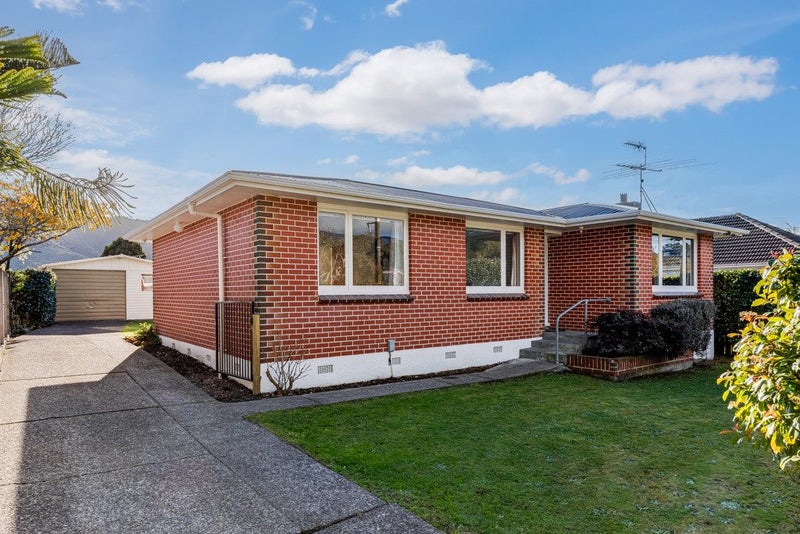 1093 Fergusson Drive, Clouston Park, Upper Hutt - Carousel 1