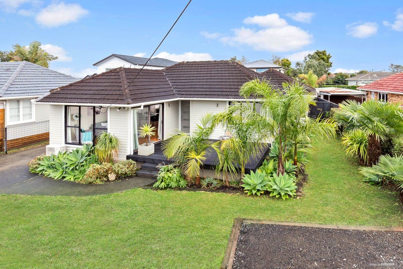 67 Neil Avenue, Te Atatu Peninsula, Auckland - Carousel 1