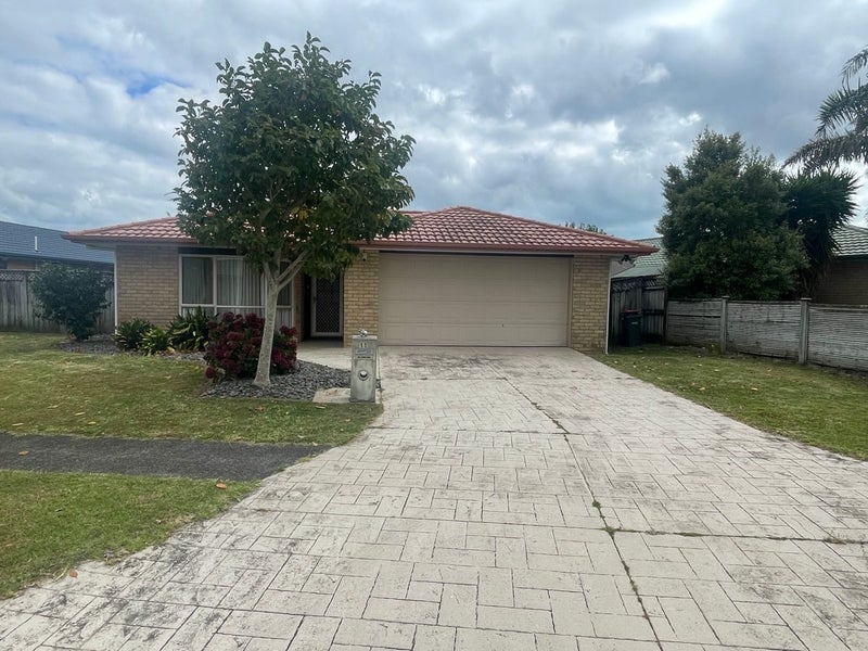 11 Millington Place, Huntington Park, Auckland - Carousel 1