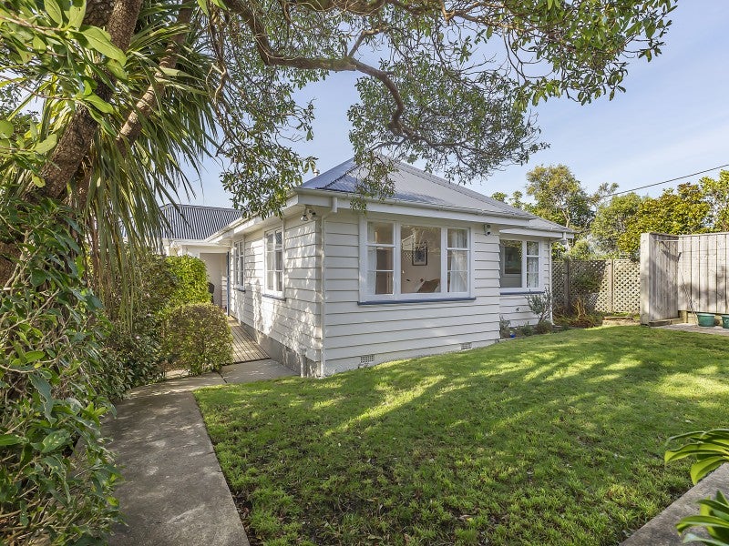 3 Mertoun Terrace, Highbury, Wellington - Carousel 1