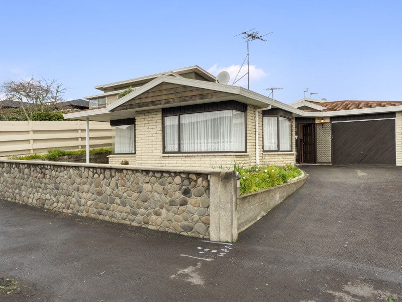 2/478 Devon Street East, Strandon, New Plymouth - Carousel 1