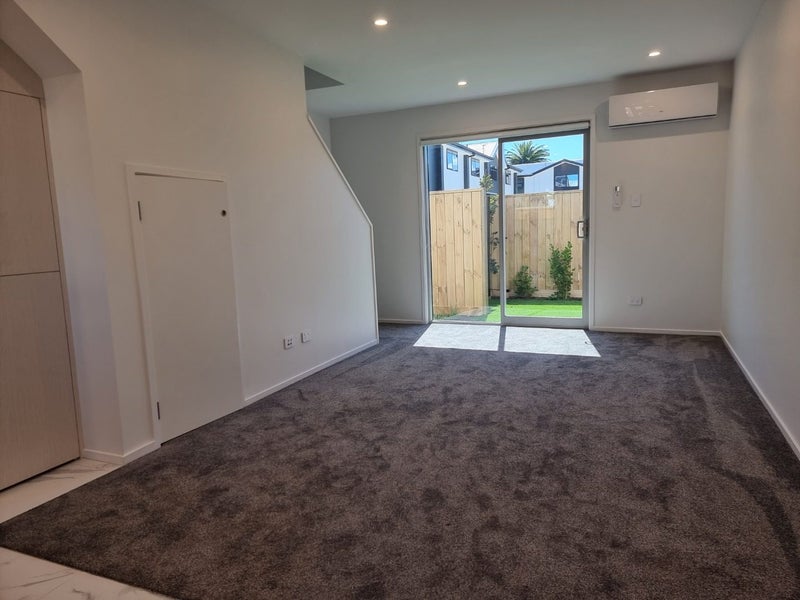 5/318 Oxford Terrace, Avalon, Lower Hutt - Carousel 2