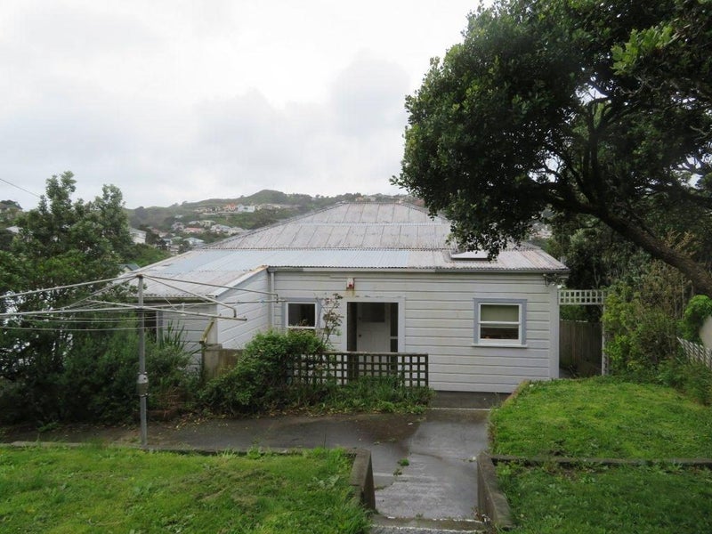 23 Freeling Street, Island Bay, Wellington - Carousel 1
