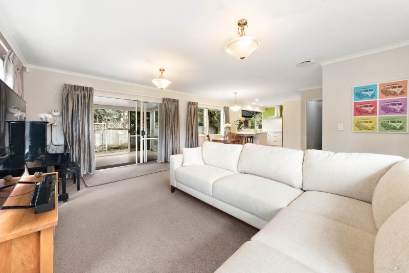 2A Cleve Road, Green Bay, Auckland - Carousel 2