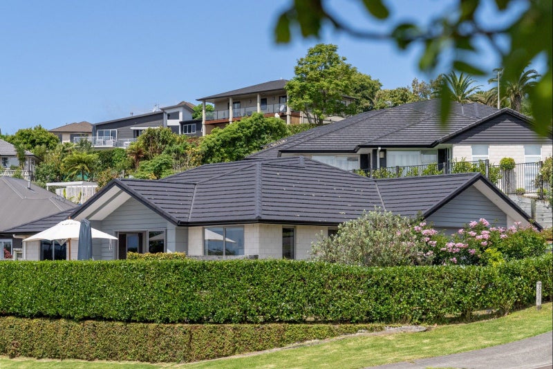 1 Siemonek Rise, Bethlehem, Tauranga - Carousel 2