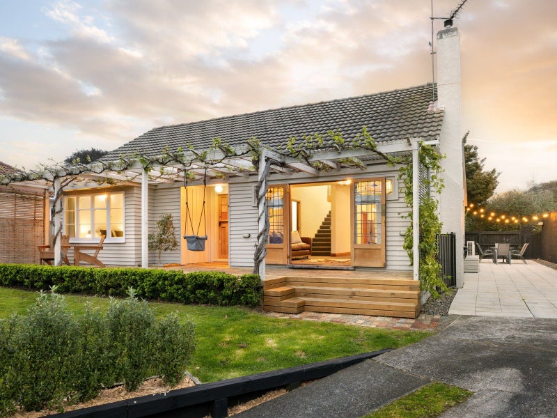 13 Plunket Terrace, Hamilton East, Hamilton - Carousel 1