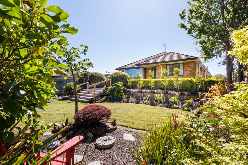 23 Johnstone Drive, Fitzherbert, Palmerston North - Carousel 2
