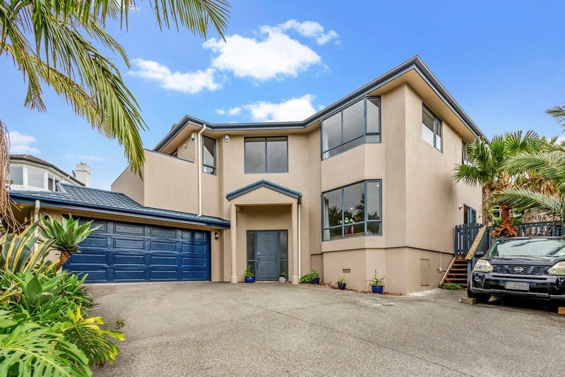 60 Hogarth Rise, West Harbour, Auckland - Carousel 1