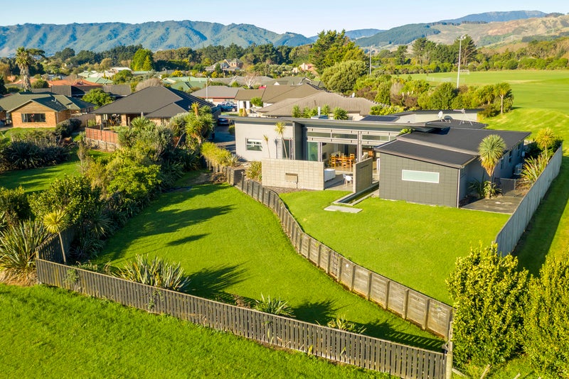 22 Cottonwood Close, Paraparaumu Beach, Paraparaumu - Carousel 1