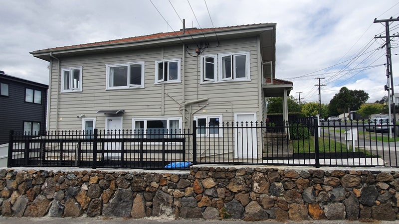 19 Bannerman Road, Morningside, Auckland - Carousel 1