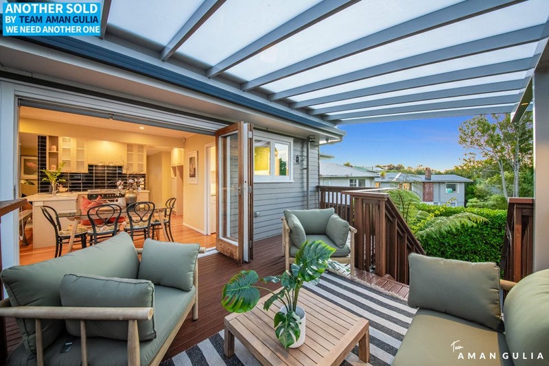 29 Amberley Avenue, Te Atatu South, Auckland - Carousel 1