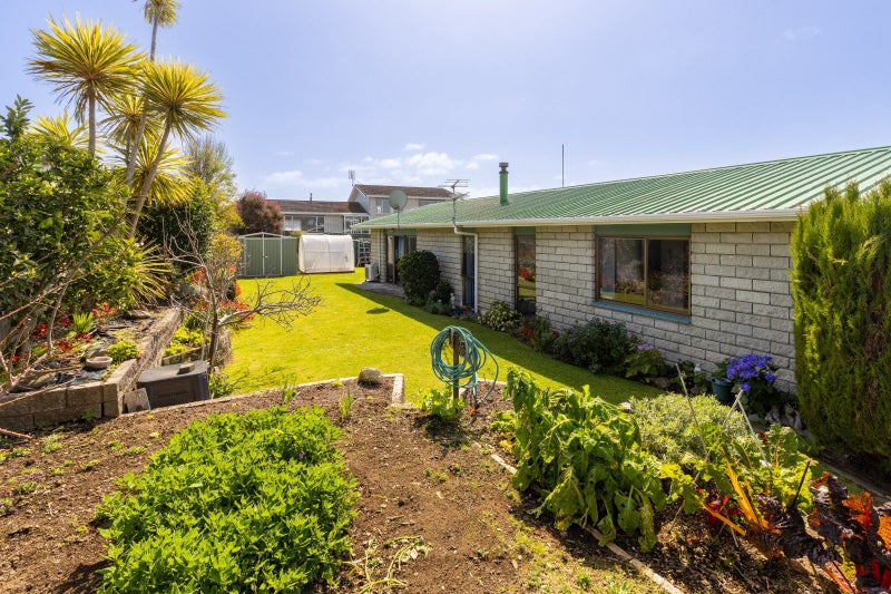 1 Camellia Avenue, Bell Block, New Plymouth - Carousel 2
