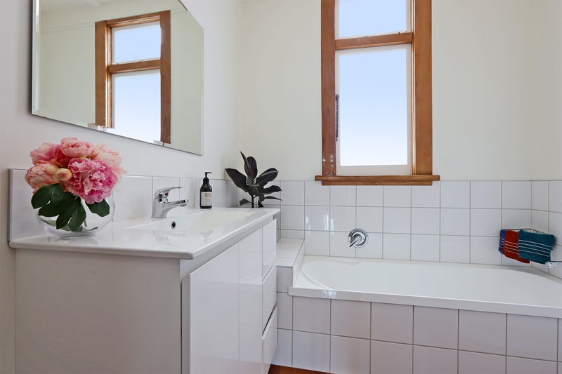 308 Lovedale Road, Saint Leonards, Hastings - Carousel 24