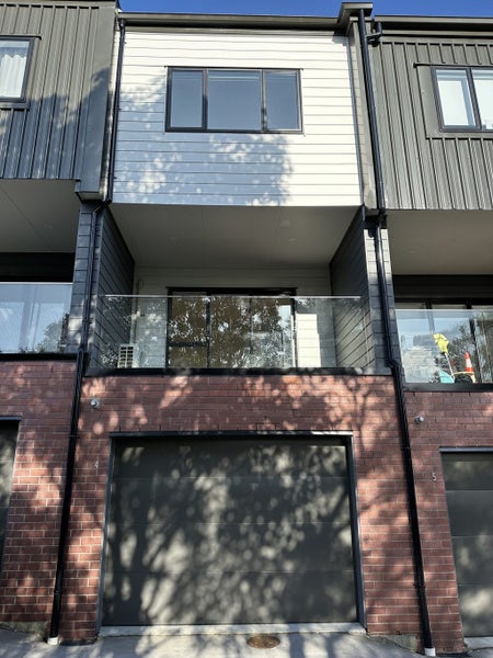 18/9 Schnapper Rock Road, Greenhithe, Auckland - Carousel 1