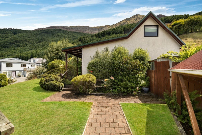 1B Dart Place, Fernhill, Queenstown - Carousel 1