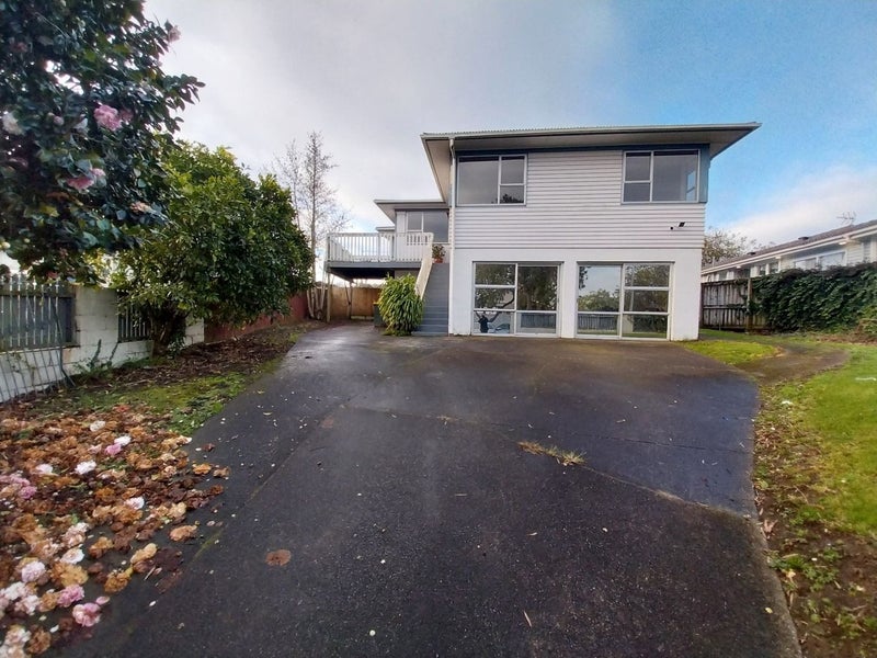 10 Waimahia Avenue, Weymouth, Auckland - Carousel 1