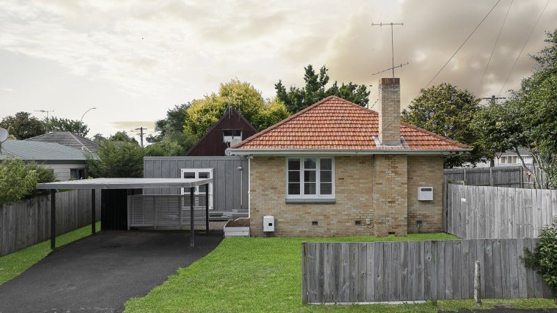 2 Old Farm Road, Hamilton East, Hamilton - Carousel 3