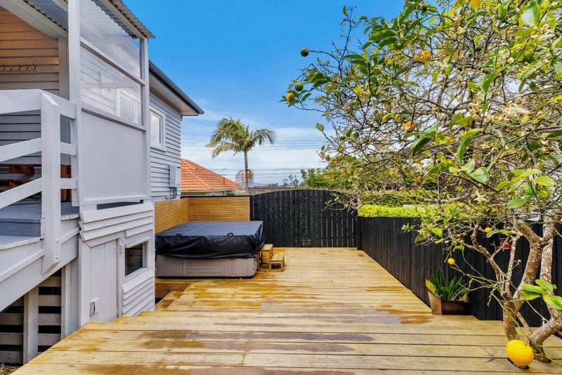 9 Waratah Street, Birkenhead, Auckland - Carousel 2