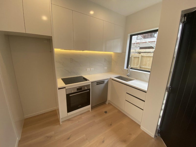 5/28 Smythe Road, Henderson, Auckland - Carousel 2