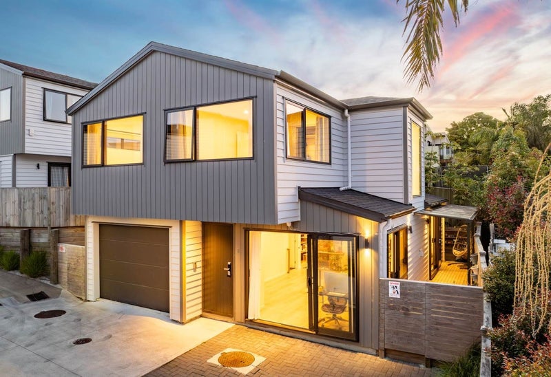 152B Luckens Road, West Harbour, Auckland - Carousel 1
