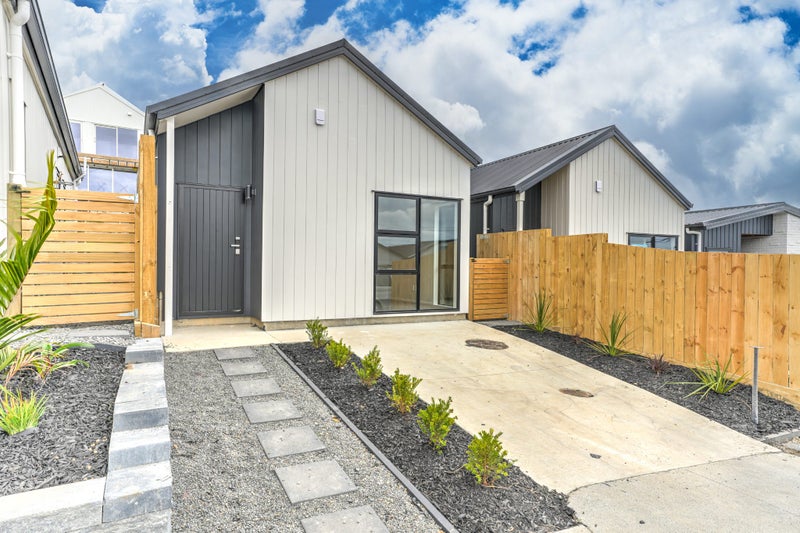 15 Horokaka Street, Massey, Auckland - Carousel 2