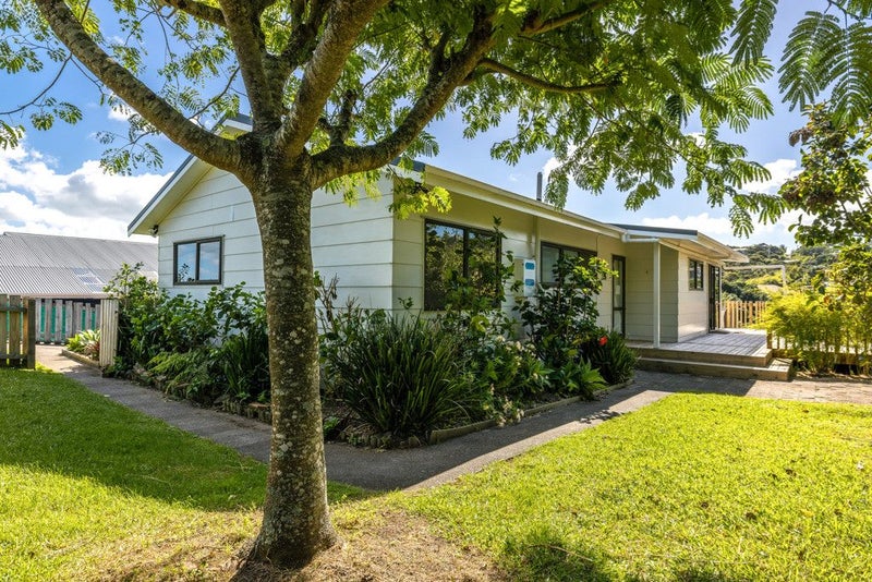 39 Ocean Road, Surfdale, Waiheke Island - Carousel 1