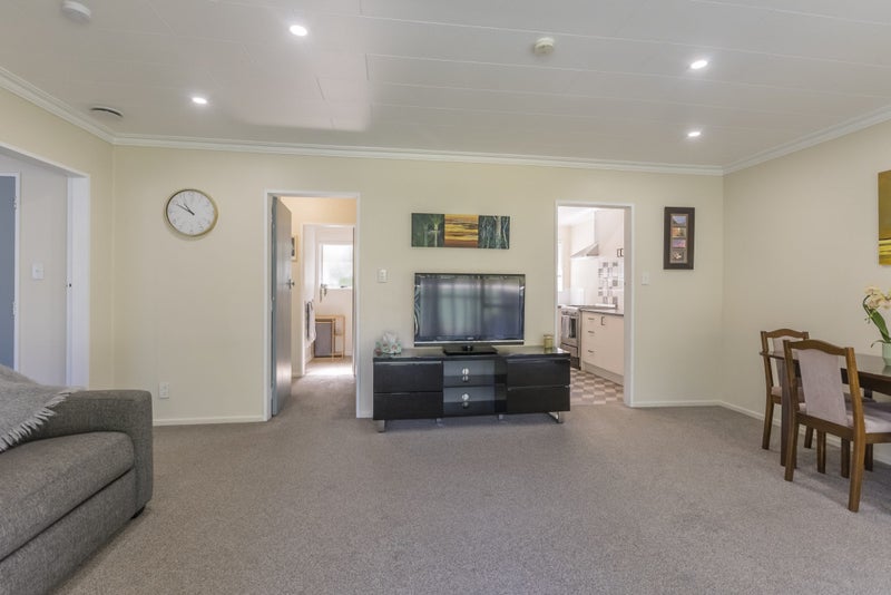 2/13 Linden Avenue, Tawa, Wellington - Carousel 2