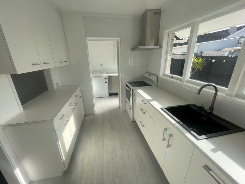 17 Avalon Court, Otahuhu, Auckland - Carousel 2