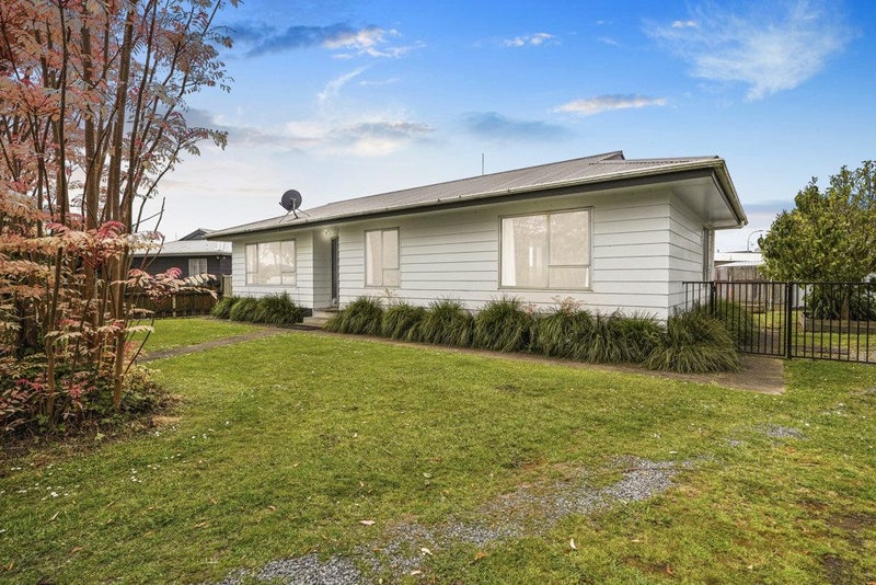 98 Coleridge Street, Leamington, Cambridge - Carousel 1