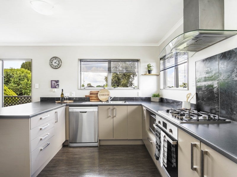 11 Glenmorgan Place, Dinsdale, Hamilton - Carousel 2