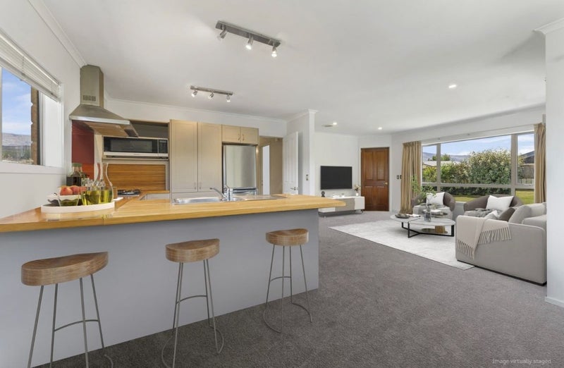 10 Missy Crescent, Mount Pisa - Carousel 2