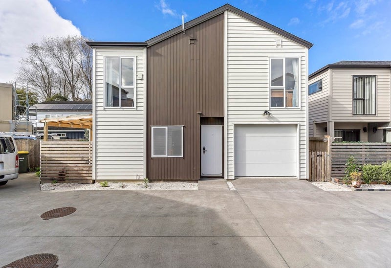 8 Seaside Place, Pakuranga, Auckland - Carousel 2