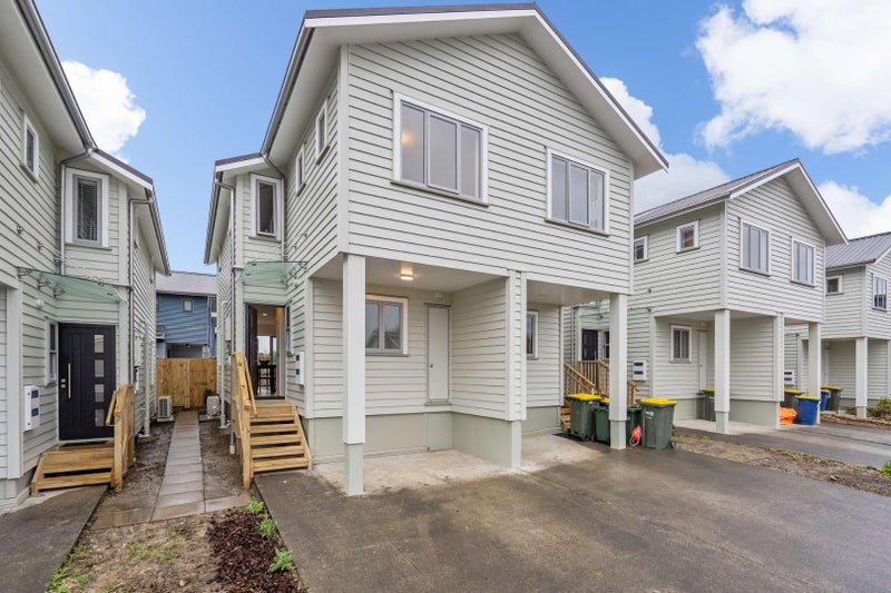 5/6 John Jennings Drive, Oteha, Auckland - Carousel 1