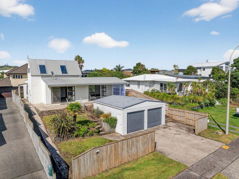 718A Papamoa Beach Road, Papamoa Beach, Papamoa - Carousel 1
