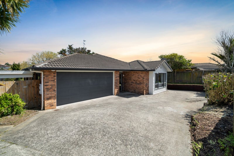 43 Glenveagh Park Drive, Weymouth, Auckland - Carousel 1