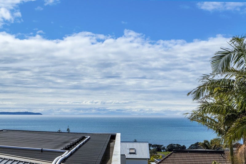 4/30 Castor Bay Road, Castor Bay, Auckland - Carousel 1