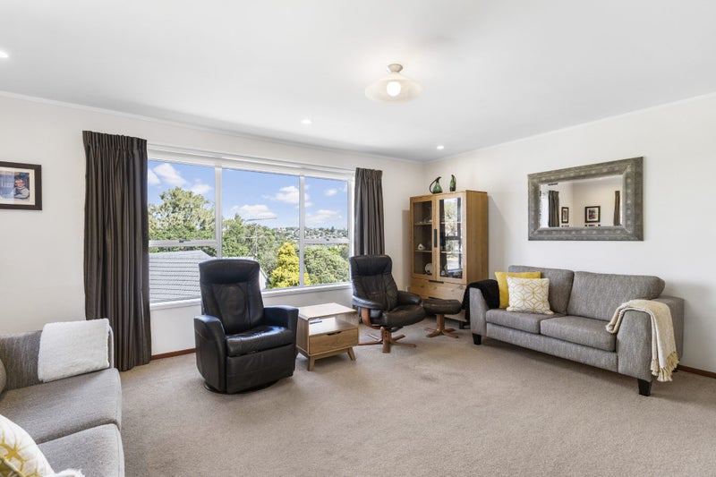 11 Busbridge Place, Hillcrest, Auckland - Carousel 2