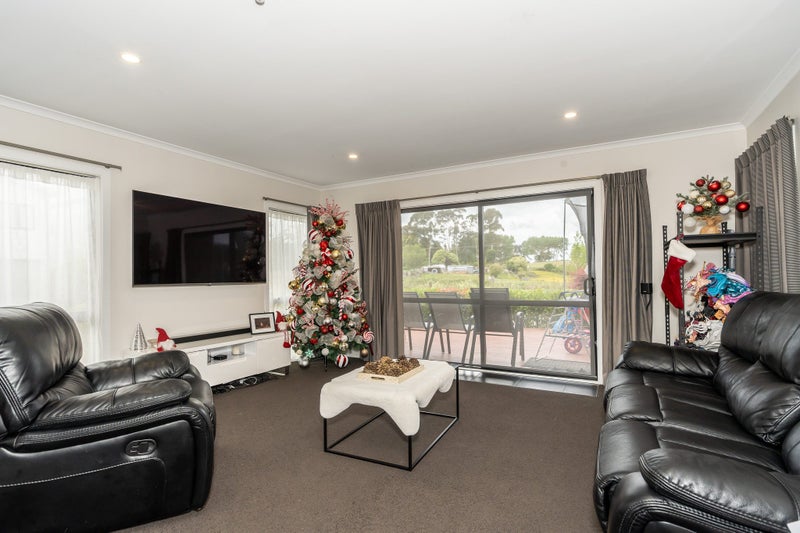 15 Rebekah Crescent, Flagstaff, Hamilton - Carousel 2