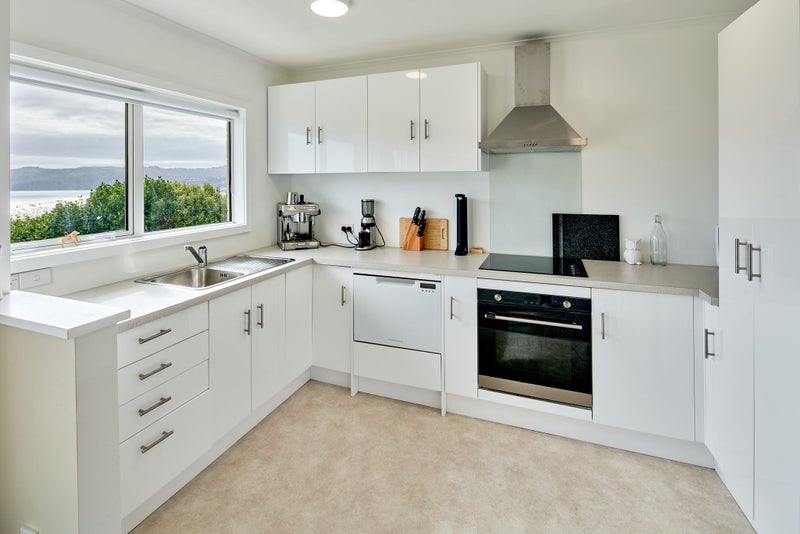 8A Nikau Road, Point Howard, Lower Hutt - Carousel 2