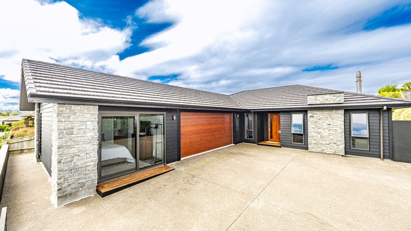 13 Magnolia Crescent, Tawhero, Whanganui - Carousel 1