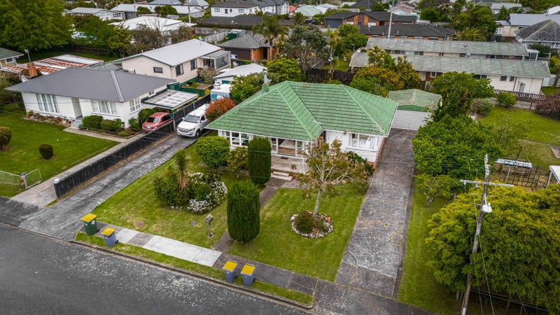 1 Boler Place, New Lynn, Auckland - Carousel 1