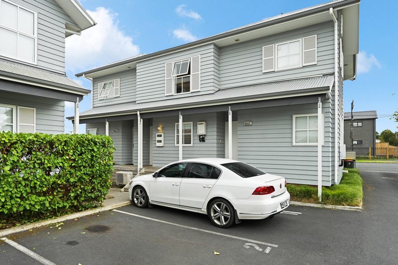 2/75 Cameron Road, Hamilton East, Hamilton - Carousel 1
