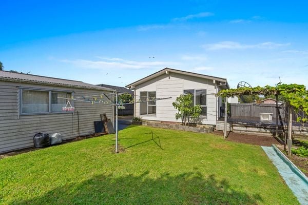 19 Casuarina Road, Half Moon Bay, Auckland - Carousel 1