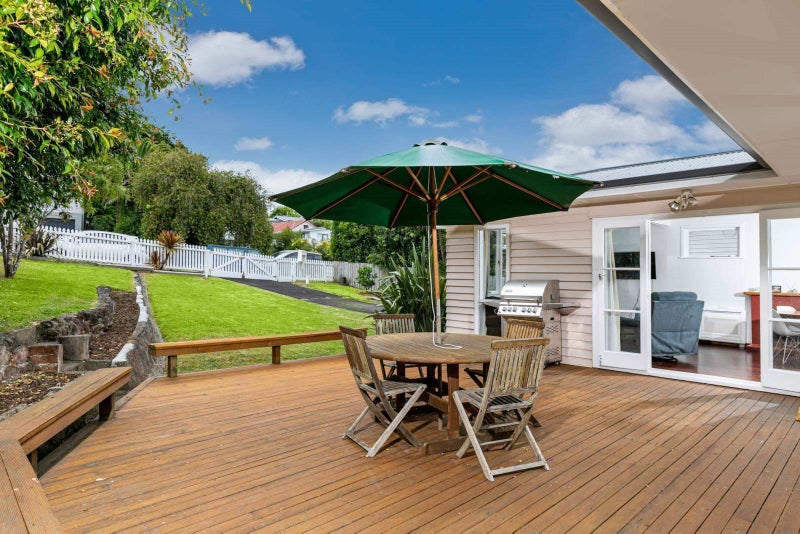 16 Wylie Avenue, Sunnynook, Auckland - Carousel 1