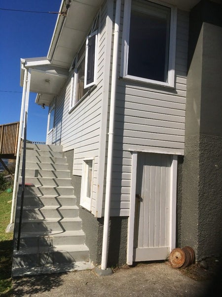 39 Hiwi Crescent, Titahi Bay, Porirua - Carousel 2