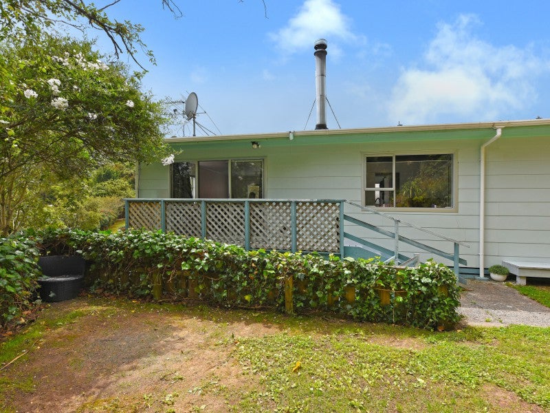 8 Mokopuna Grove, Stokes Valley, Lower Hutt - Carousel 11
