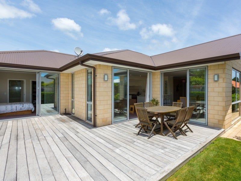 7A Royal Heights, Glen Avon, New Plymouth - Carousel 2