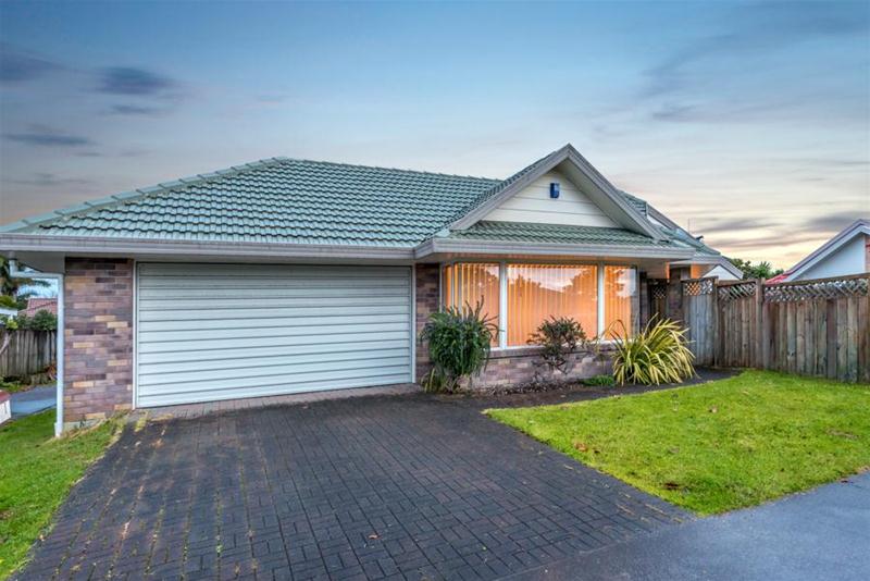 2/44 Millhouse Drive, Northpark, Auckland - Carousel 18