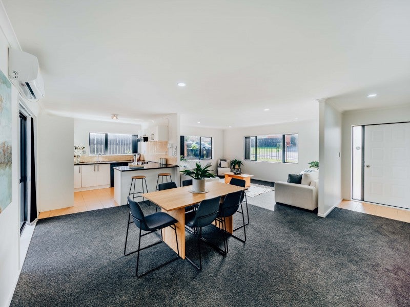 4 Eloise Place, Clendon Park, Auckland - Carousel 2