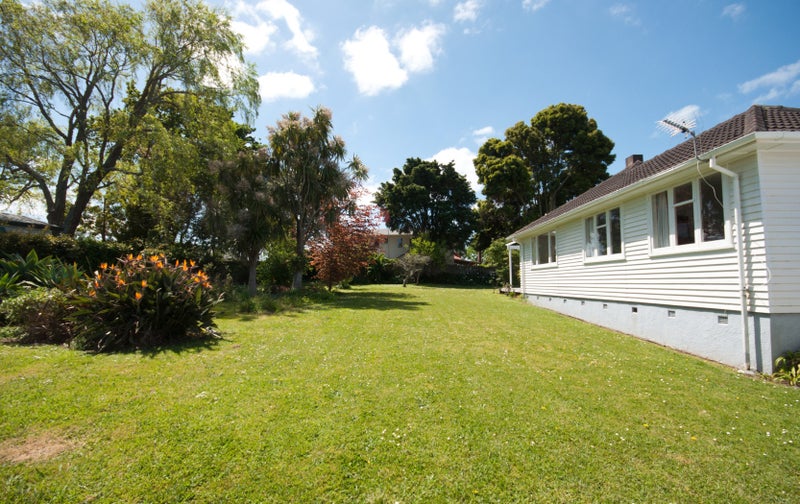 23 Weybridge Crescent, Glen Innes, Auckland - Carousel 2